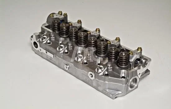 Голівка циліндра HYUNDAI GALLOPER I, GALLOPER II, H-1, H-1 / STAREX, H100, PORTER, TERRACAN KIA K2500, PREGIO MITSUBISHI L 300 / DELICA II, L 300 III, L200, L400, PAJERO CLASSIC 2.5D 05.86- AMC 908613 (фото 1)