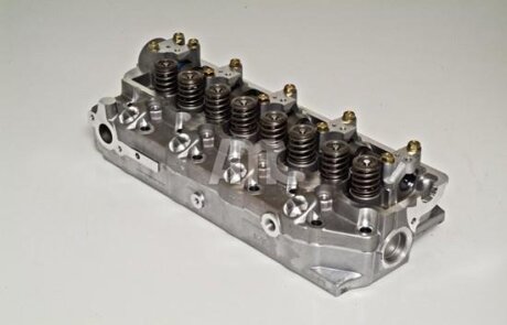 Голівка циліндра HYUNDAI GALLOPER I, GALLOPER II, H-1, H-1 / STAREX, H100, PORTER, TERRACAN KIA K2500, PREGIO MITSUBISHI L 300 / DELICA II, L 300 III, L200, L400, PAJERO CLASSIC 2.5D 05.86- AMC 908613