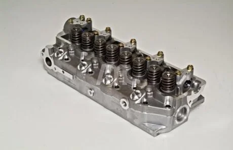 Голівка циліндра HYUNDAI GALLOPER I, GALLOPER II, H-1, H-1 / STAREX, H100, PORTER, TERRACAN KIA K2500, PREGIO MITSUBISHI L 300 / DELICA II, L 300 III, L200, L400, PAJERO CLASSIC 2.5D 05.86- AMC 908613
