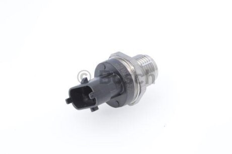 Датчик тиску палива на паливн. рейці NISSAN CABSTAR, PATROL GR V 3.0D 09.06- BOSCH 0281006244