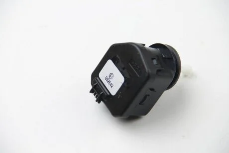 Моторчик фари HELLA 6NM 007 878041