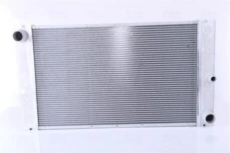 Радіатор охолоджування NISSENS 60762