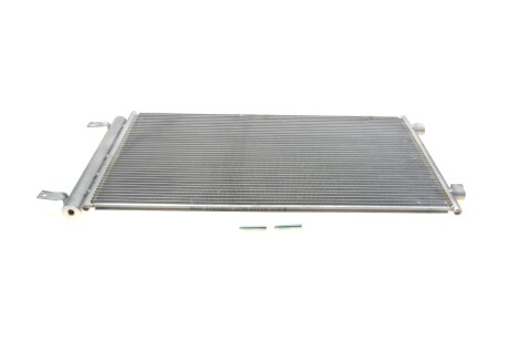 Радіатор кондиціонера VAN WEZEL 37015704