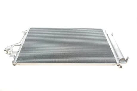 Радіатор кондиціонера VAN WEZEL 82005280